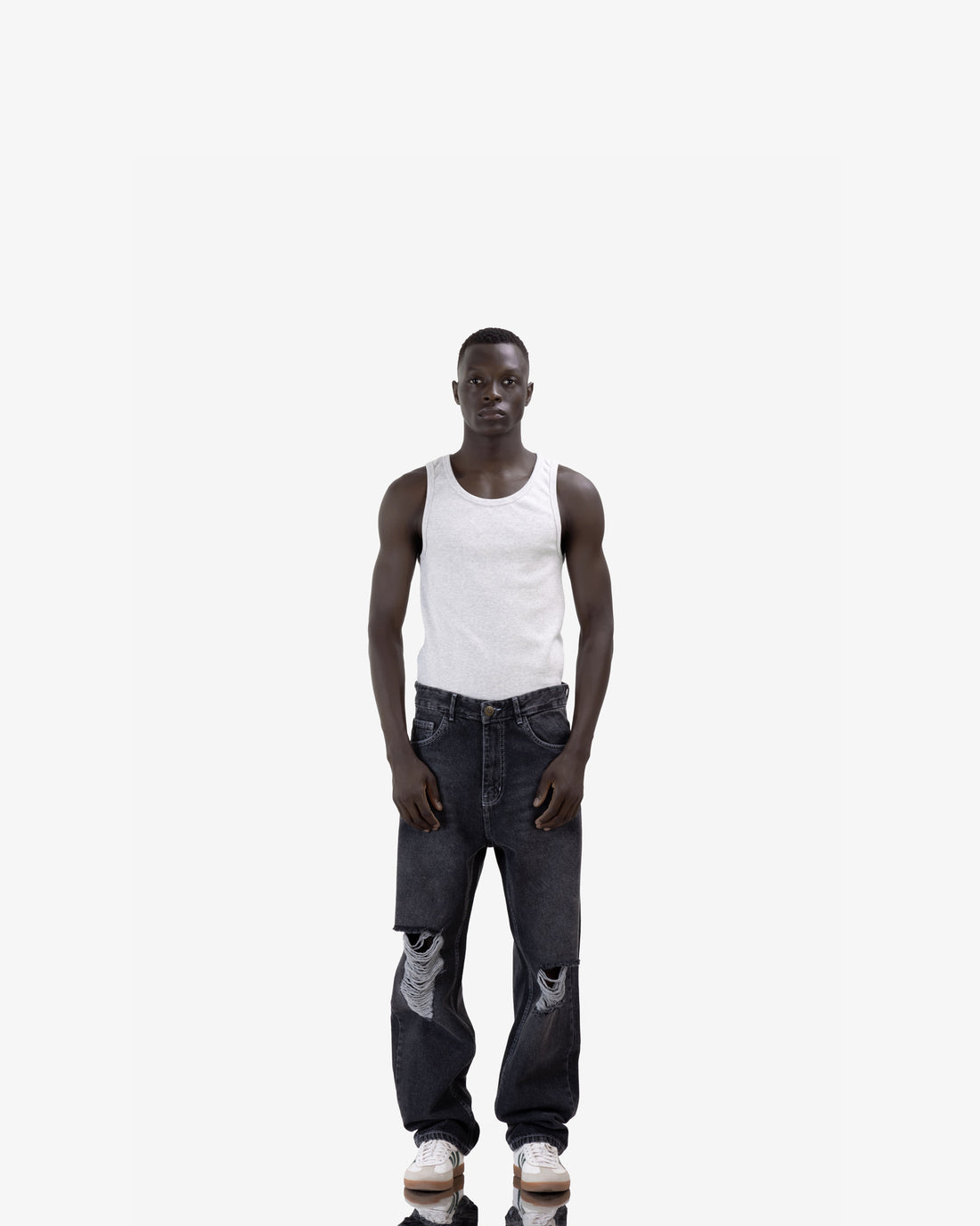 Baggy Fit Jeans With Knee Ripped